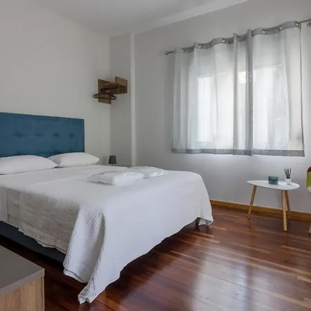 105 Adrianou Plaka